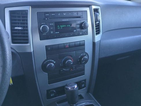 Used 2010 Jeep Grand Cherokee Laredo image 26