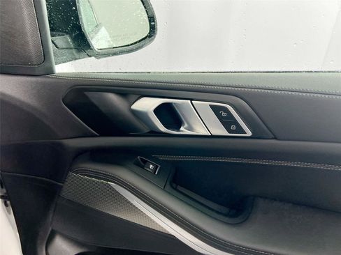 Used 2022 BMW X5 xDrive40i w/ M Sport Package image 28