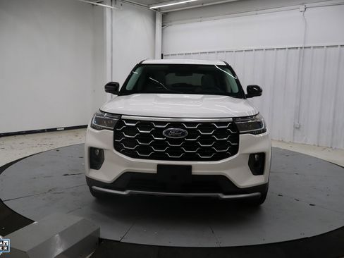 Certified 2025 Ford Explorer Platinum w/ Ultimate Package AWD/4WD image 11