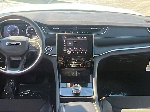 New 2025 Jeep Grand Cherokee L Laredo image 21