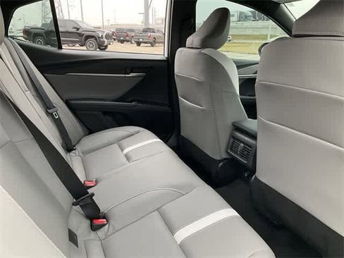 Used 2025 Toyota Camry SE image 16