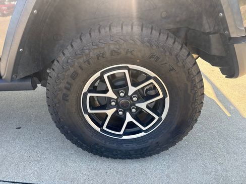 Used 2024 Jeep Wrangler Unlimited Rubicon AWD/4WD image 11