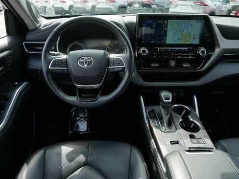 Used 2022 Toyota Highlander Limited AWD/4WD image 12