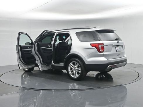 Used 2017 Ford Explorer XLT w/ Equipment Group 202A FWD image 35