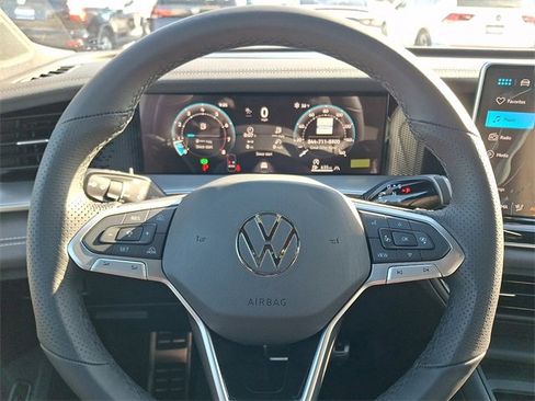 New 2026 Volkswagen Tiguan SE R-Line image 10