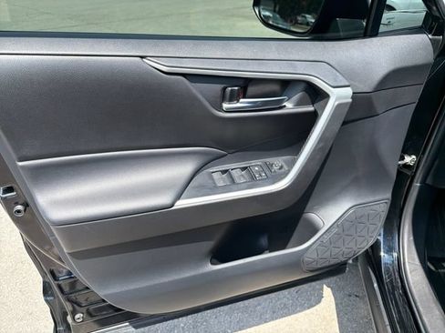 Used 2022 Toyota RAV4 SE AWD/4WD image 16