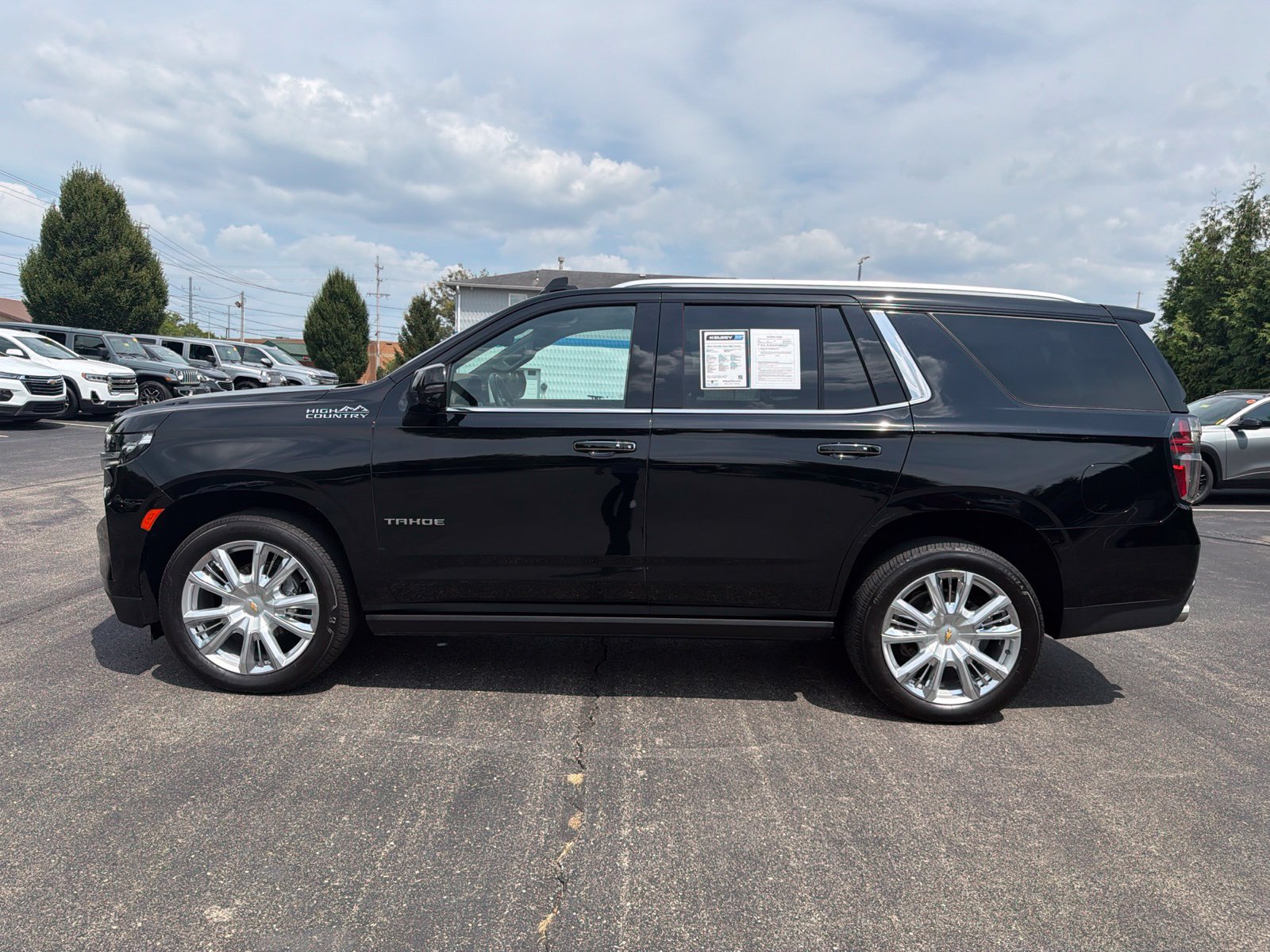 Used 2022 Chevrolet Tahoe High Country w/ Premium Package AWD/4WD image 2