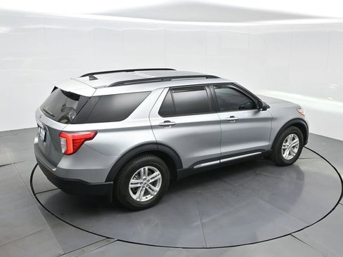 Used 2024 Ford Explorer XLT RWD image 46