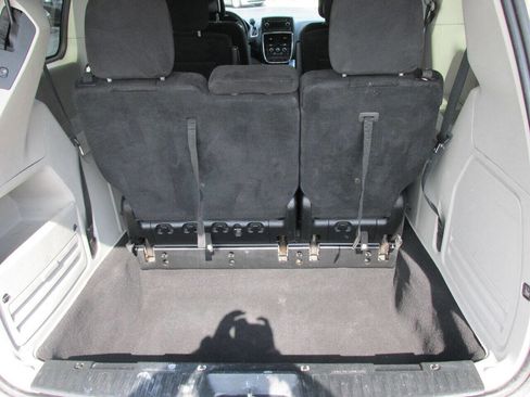 Used 2013 Dodge Grand Caravan SXT FWD image 19