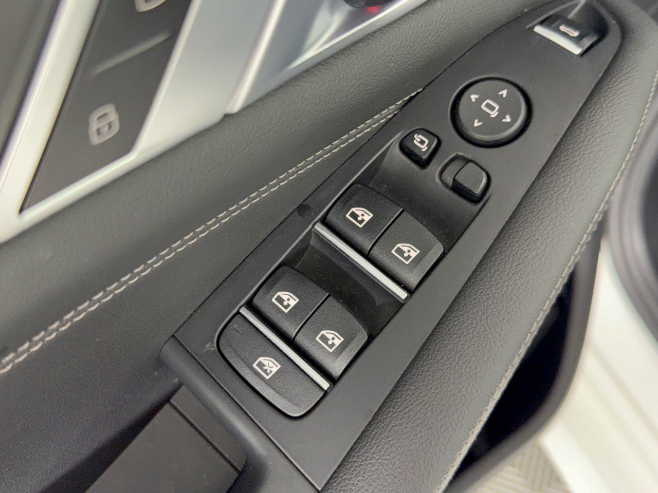 Used 2021 BMW X5 sDrive40i w/ M Sport Package RWD image 15