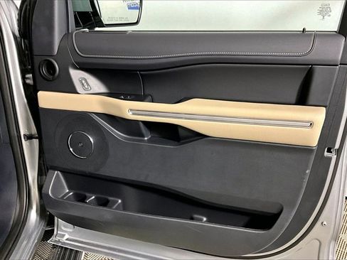 Used 2024 Ford Expedition Limited image 19