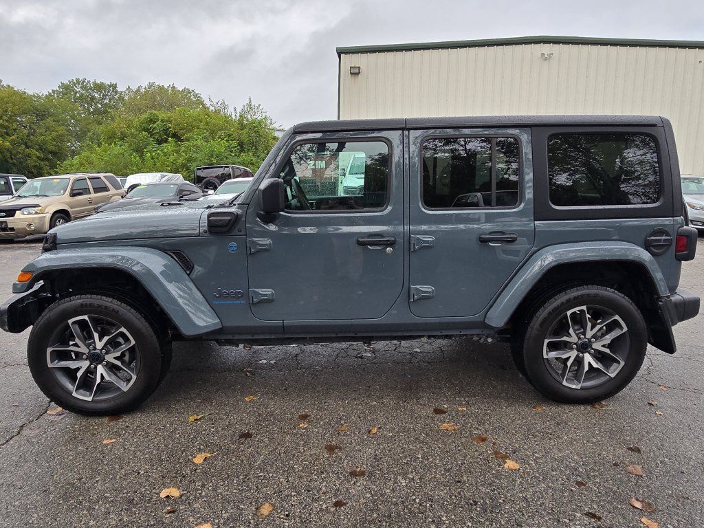 Used 2024 Jeep Wrangler Unlimited w/ Convenience Group AWD/4WD image 3
