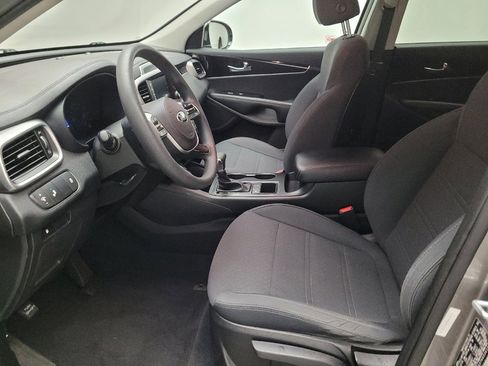 Used 2019 Kia Sorento LX image 17