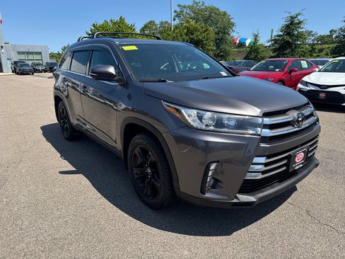 Used 2018 Toyota Highlander Limited Platinum AWD/4WD image 12