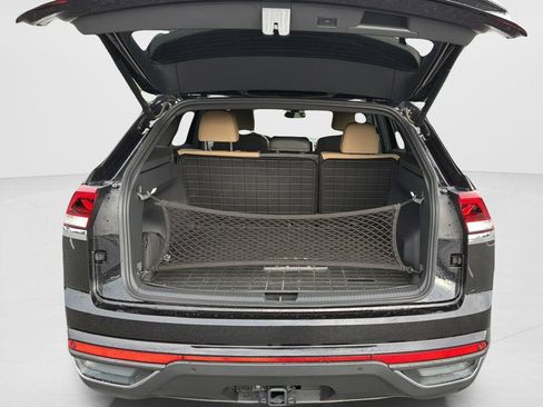 Used 2024 Volkswagen Atlas Cross Sport SE FWD image 34