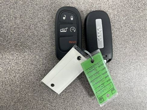 Used 2021 Jeep Cherokee Latitude Lux w/ Sun & Sound Group AWD/4WD image 26