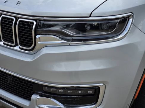 Certified 2025 Jeep Wagoneer L Series II AWD/4WD image 8