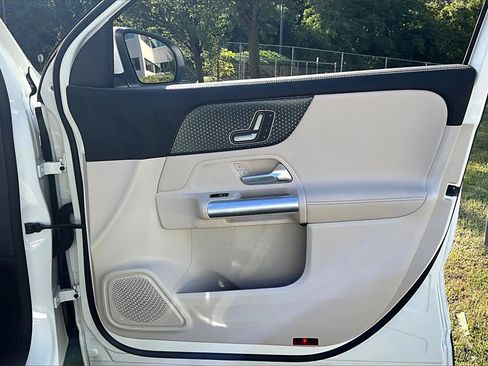 Used 2025 Mercedes-Benz GLA 250 4MATIC image 19