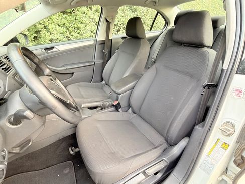 Used 2016 Volkswagen Jetta SE FWD image 10