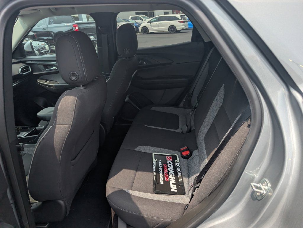 Used 2023 Chevrolet TrailBlazer LT w/ Convenience Package FWD image 9