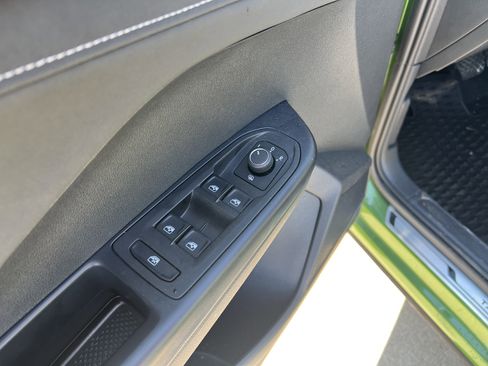 Certified 2025 Volkswagen Taos SE image 14