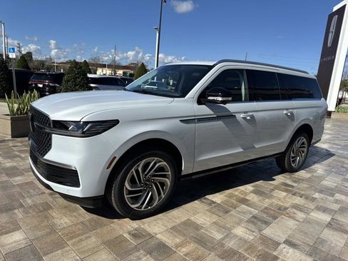 New 2026 Lincoln Navigator L Reserve AWD/4WD image 5
