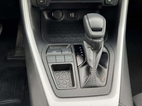 Used 2024 Toyota RAV4 XLE FWD image 6
