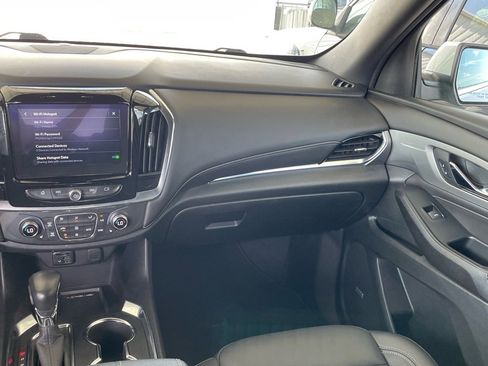 Used 2022 Chevrolet Traverse LT w/ LT Premium Package image 6