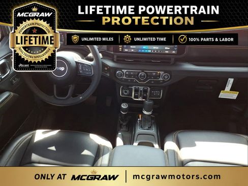 Used 2025 Jeep Gladiator Sport AWD/4WD image 16