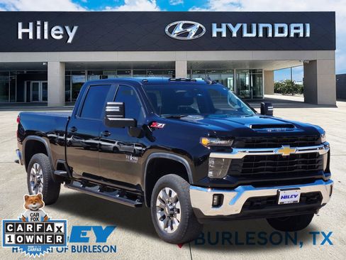 Used 2024 Chevrolet Silverado 2500 LT w/ Texas Edition image 2