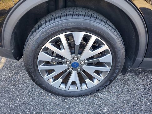 Used 2020 Ford Escape Titanium image 4