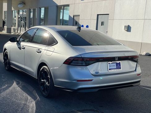 Certified 2025 Honda Accord SE image 4
