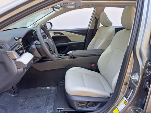 Used 2026 Toyota Camry XLE w/ Premium Plus Package image 16