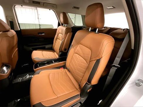 New 2025 Nissan Pathfinder Platinum image 17