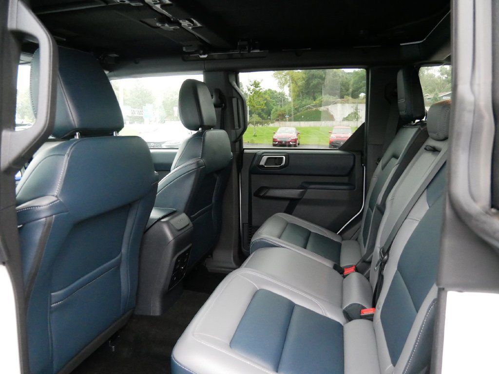 Used 2024 Ford Bronco Outer Banks w/ Sasquatch Package AWD/4WD image 11