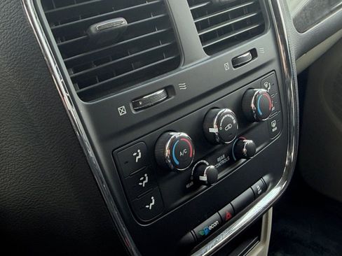 Used 2019 Dodge Grand Caravan SE image 30