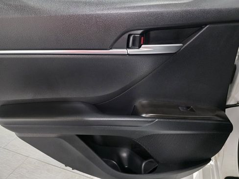 Used 2024 Toyota Camry SE image 11