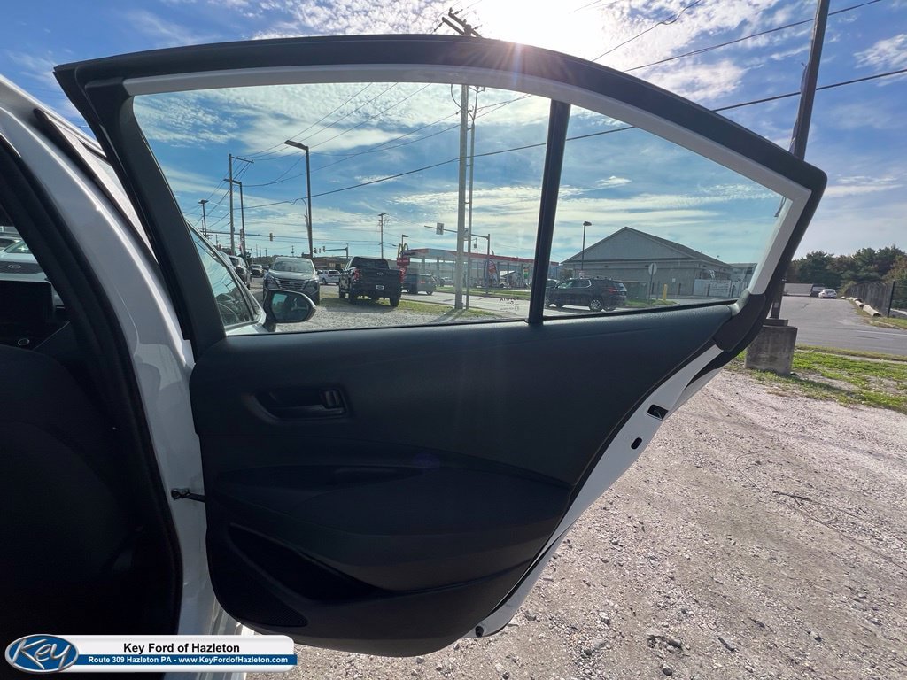 Used 2025 Toyota Corolla LE FWD image 27