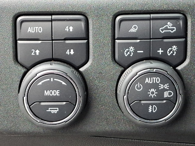 Used 2025 Chevrolet Silverado 2500 LTZ w/ LTZ Convenience Package AWD/4WD image 9