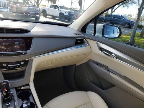 Used 2022 Cadillac XT5 Premium Luxury image 14