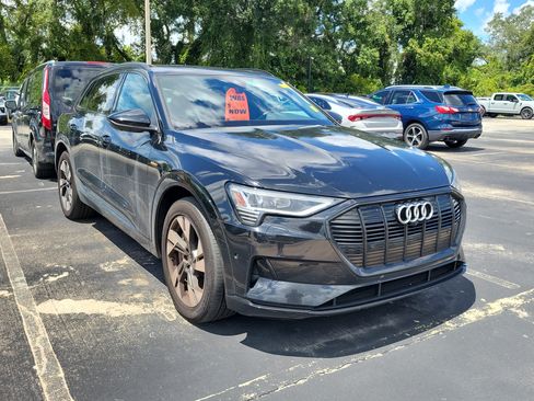 Used 2022 Audi e-tron Premium w/ Convenience Plus Package AWD/4WD image 6