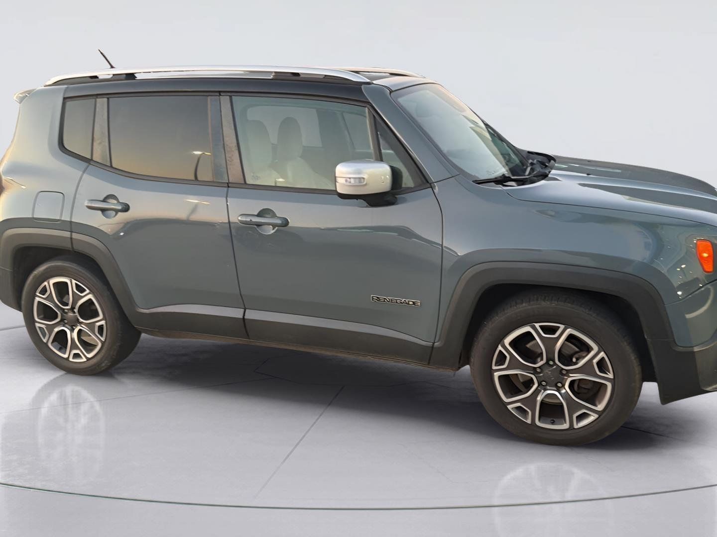 Used 2017 Jeep Renegade Limited FWD image 4