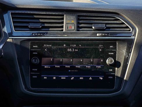 Used 2022 Volkswagen Tiguan SE R-Line image 13