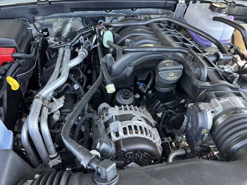 Used 2025 Jeep Gladiator Sport AWD/4WD image 13