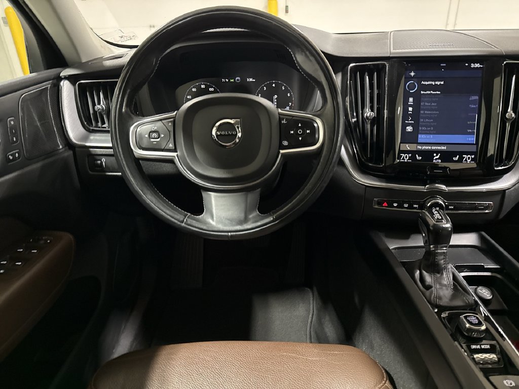 Used 2020 Volvo XC60 T6 Momentum AWD/4WD image 11