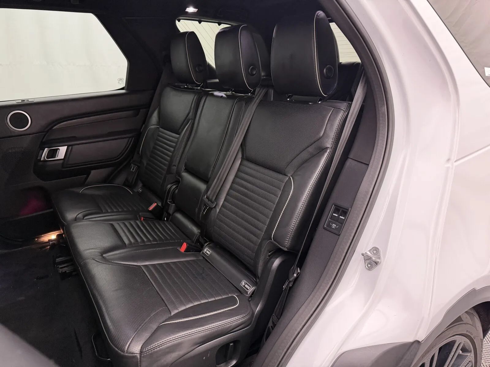 Used 2019 Land Rover Discovery HSE Luxury AWD/4WD image 43