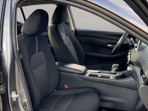 Used 2024 Nissan Sentra SV FWD image 9