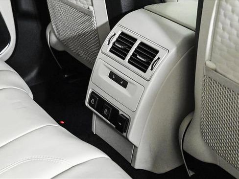 Used 2022 Jaguar F-PACE SVR image 18