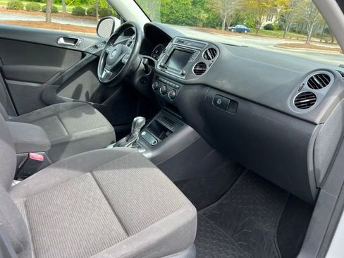 Used 2017 Volkswagen Tiguan Limited w/ Premium Package image 22