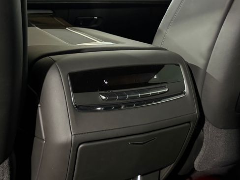 Certified 2024 Cadillac Escalade ESV Premium Luxury Platinum AWD/4WD image 47